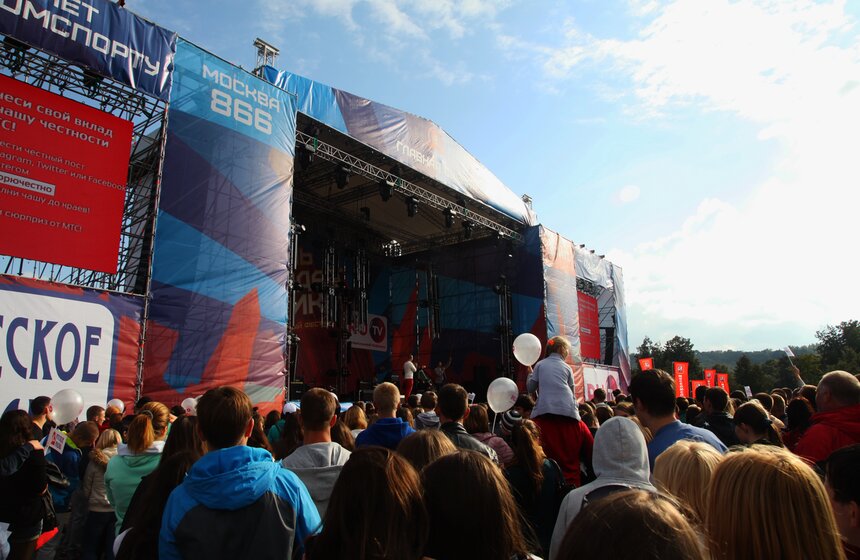 На День города в "Лужниках" выступили "Каста" и Noize MC 11 фото