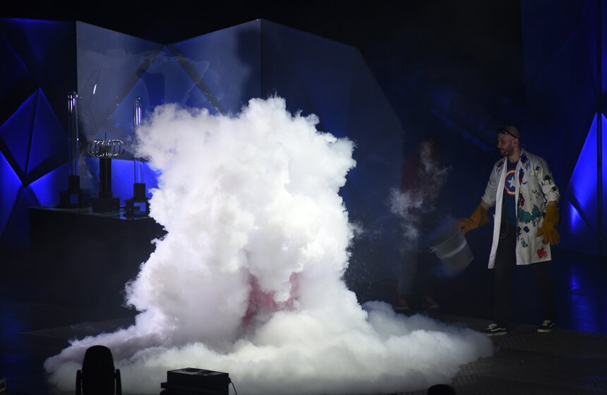 Посетители окунулись в мир науки и необычных экспериментов