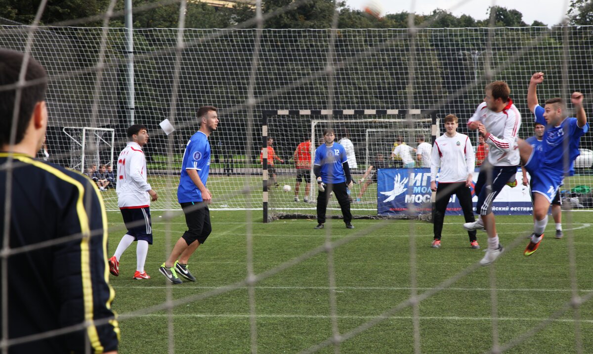 Где проводят футбол. Мэи физкультуры и спорта. Сборная россии футбол сборы. Название дворовых команд по футболу. Унаджев эдуард футбол.