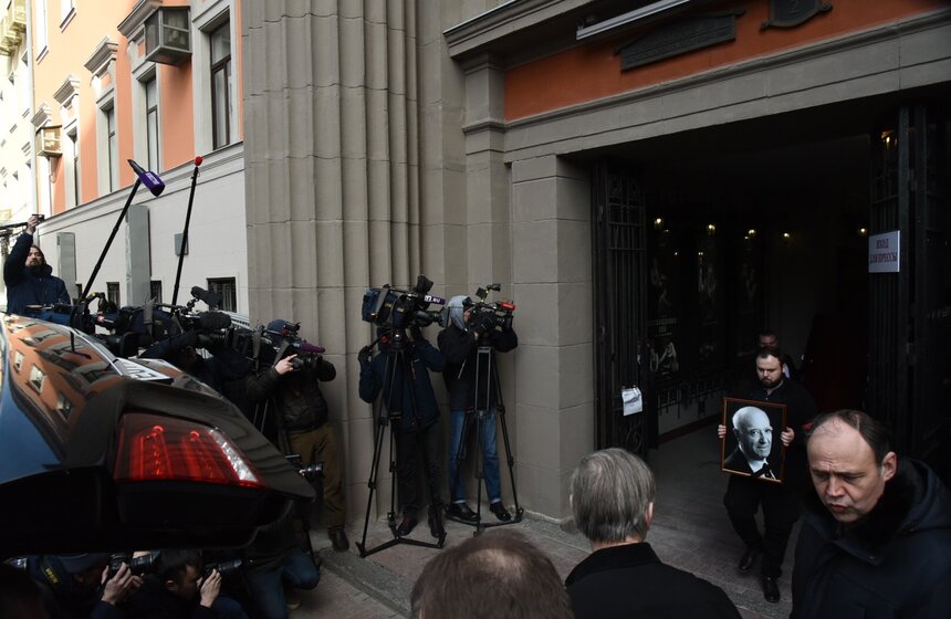 В Москве прощаются с Владимиром Этушем 16 фото