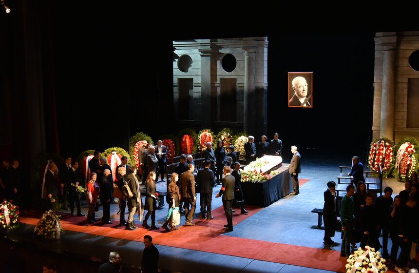 Актер театра и кино, народный артист СССР, педагог Владимир Этуш умер в субботу, 9 марта