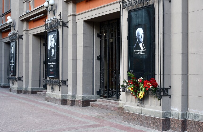 Прощание проходит в театре имени Вахтангова