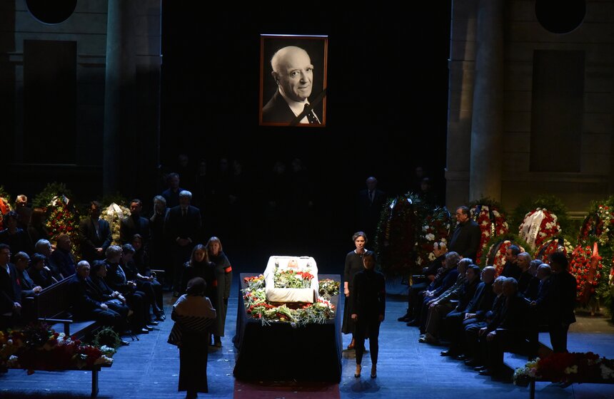 В Москве прощаются с Владимиром Этушем 14 фото