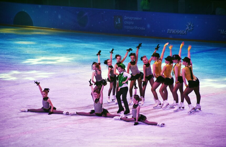 Участникам, у которых была подготовлена программа с более ложными элементами, было разрешено выступать большим составом