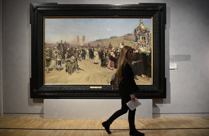 Экспозиция расположена на трех этажах самых крупных выставочных залов Третьяковской галереи