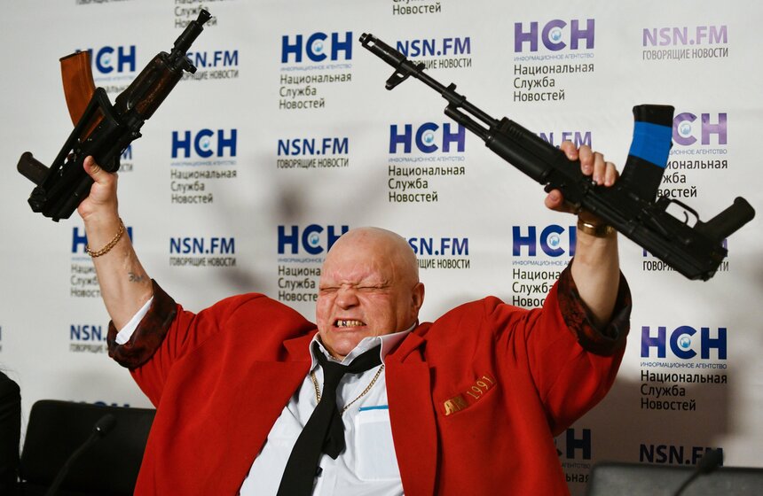 13 марта состоялась пресс-конференция, на которой шоумен Стас Барецкий и актеры будущего фильма "Брат-3" рассказали о сценарии и людях, которые будут работать над картиной. Сам Барецкий является идейным вдохновителем съемок, а также намерен сыграть одну из ролей. Принять участие в фильме планировал и Кирилл Терешин ("Руки-Базуки"), но отказался из-за неоднозначных режиссерских сцен. К слову, пользователи сайта электронных петиций выступили против создания картины.