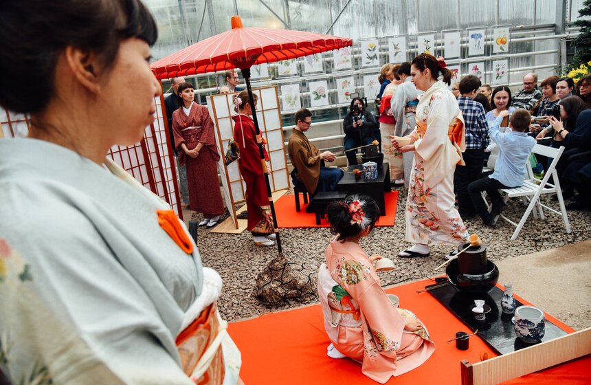 Для церемонии был специально привезен редкий сорт чая Маття из Удзи