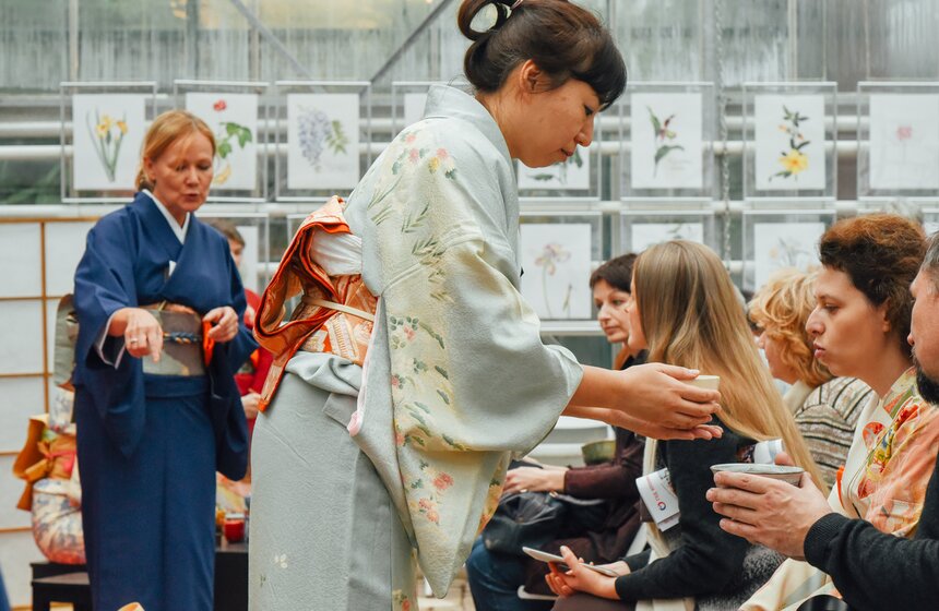 При помощи чайной церемонии у гостей получилось расслабиться и оставаться в полном спокойствии