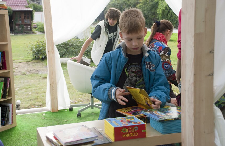 В парке "Музеон" провели дискуссионные встречи с писателями 9 фото