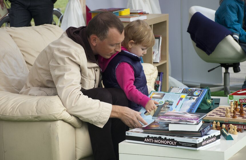 В парке "Музеон" провели дискуссионные встречи с писателями 10 фото