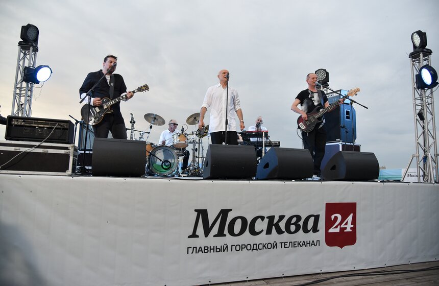 История проекта началась с еженедельных концертов в рамках программы "Живой Звук"