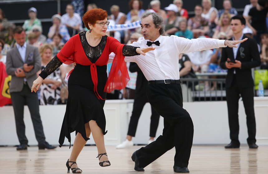 Кульминацией праздника стала фиксация рекорда России – самый массовый танцевальный флешмоб “Московское долголетие” – 1077 человек. Призерами танцевального марафона стали Николай Гущин, Наталья Пашинина и Людмила Калькова.