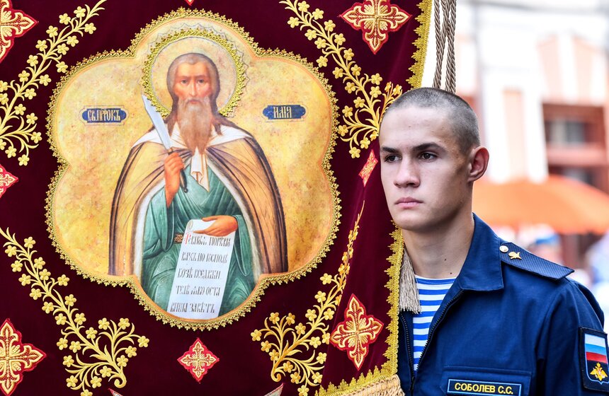 2 августа также отмечается Ильин день – церковный день памяти пророка Илии. Пророк считается покровителем летних гроз, а также ручьев и рек, не замерзающих зимой.