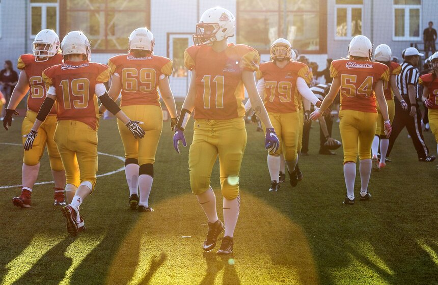 В столице прошла половина регулярного турнира по женскому американскому футболу в России. В одной из последних встреч на поле сыграли команды "Вишни" и "Сирены". Выиграли "Вишни" со счетом 38:12.