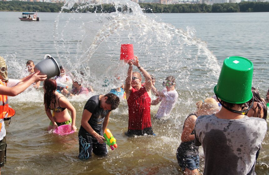 В Строгино состоялась водная битва 12 фото