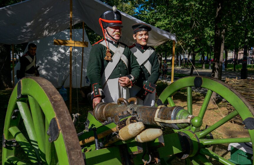 На Рождественском разбили лагерь 23 реконструктора из болгарского военно-исторического клуба.