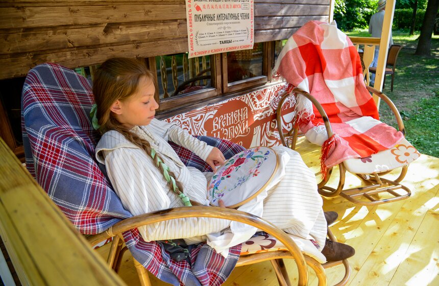 Некоторые участники реконструировали более спокойные сцены из жизни старой Москвы