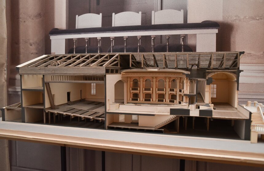 Гонзага был выдающимся театральным декоратором, первым театральным художником в современном смысле слова, приехавшим в Россию по приглашению князя и создавшим декорации для множества постановок в императорских театрах