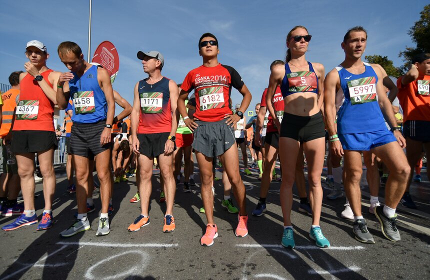 Полумарафонцам предстояло преодолеть бегом 21,1 километра по Лужнецкой, Фрунзенской, Пречистенской, Кремлевской и другим набережным Москвы.