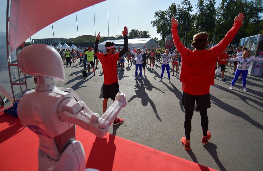 Полумарафон "Лужники" стал последним официальным соревнованием перед главным Московским марафоном, который пройдет 23 сентября. Все желающие могли проверить свои силы и понять, готовы ли они к настоящей марафонской дистанции.