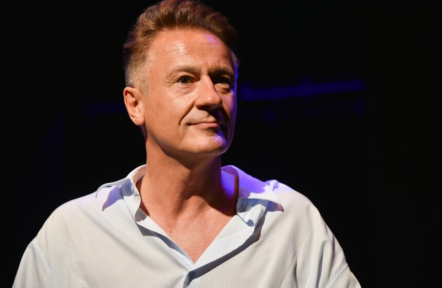 Также он добавил, что на Новой сцене во второй половине сезона планируется представить спектакль Кирилла Вытоптова "Крошка Цахес", "Светит, да не греет" режиссера Филиппа Гуревича и "Человек из Подольска" Дмитрия Лимбоса. Оба выпускники мастерской Олега Кудряшова.