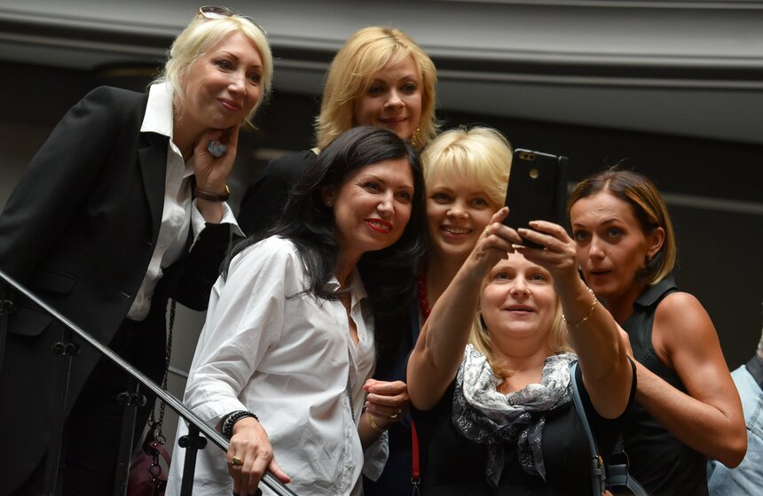 Также в 93-м сезоне зрителей ждут новые читки киносценариев любимых фильмов в рамках уникального проекта "Кино на сцене", старт которому был дан в июне 2017 года. Были прочитаны сценарии "Неуловимых мстителей" и "Покровские ворота". Беспрецедентный звездный состав участников сделал проект одним из знаковых в прошлом сезоне.