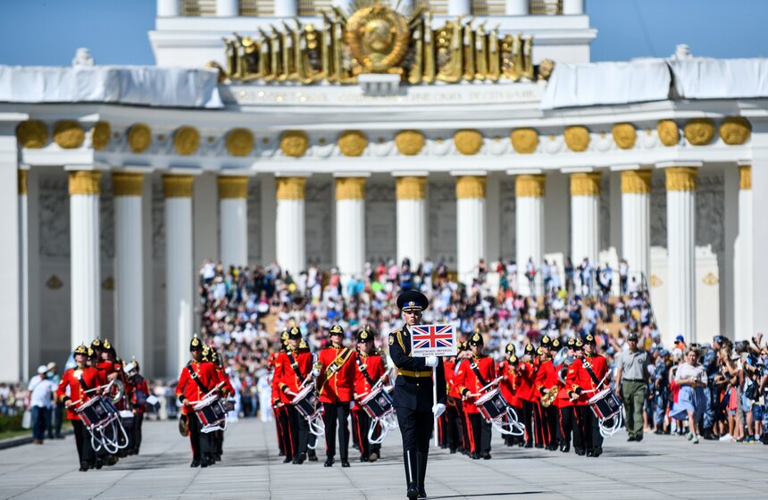 Шествие продолжалось больше часа.