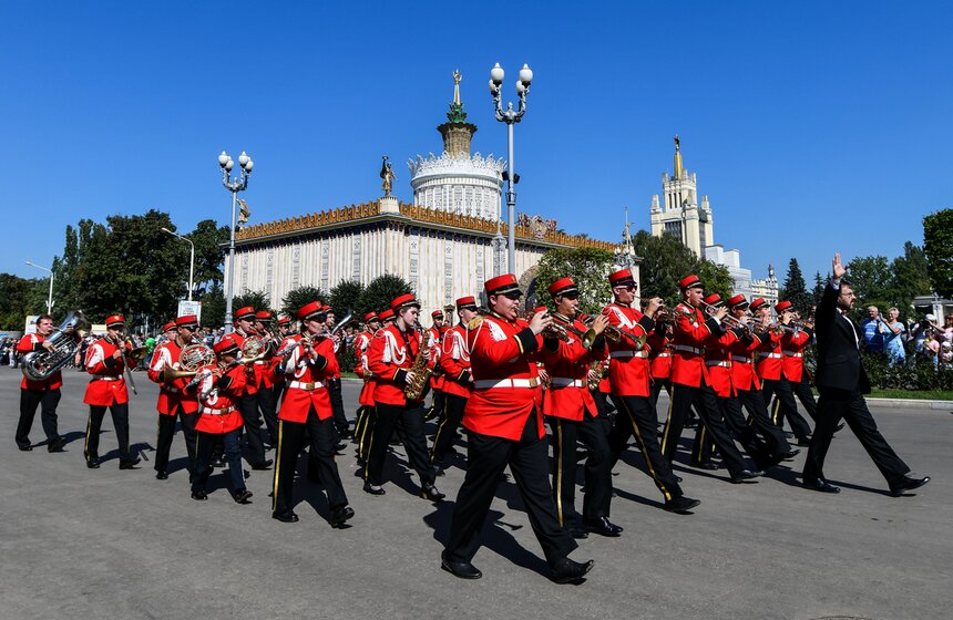 Их шествие уже стало традицией. В прошлые годы для нее выбирали разные места в Москве, включая Тверскую улицу в самом центре столицы.
