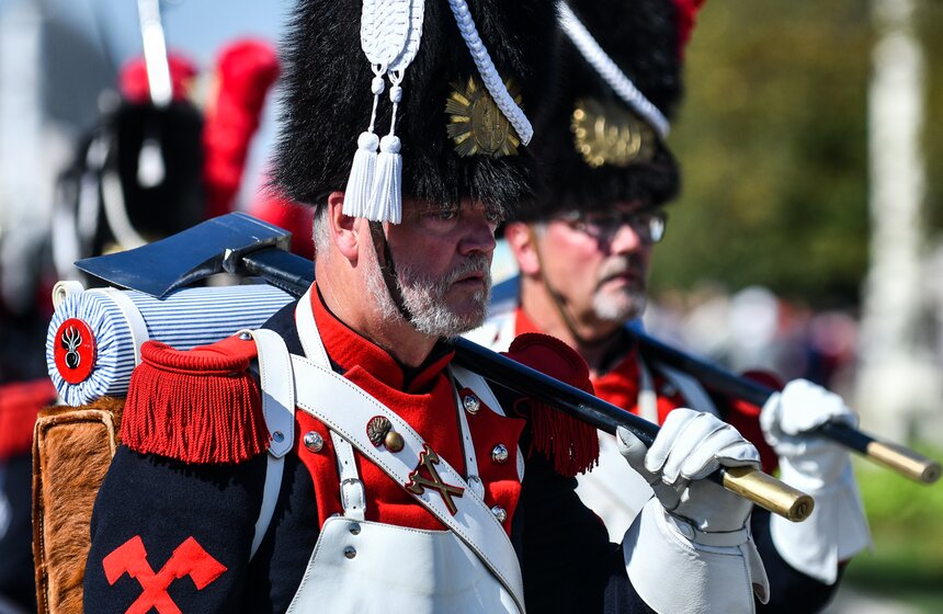 После завершения шоу большинство его участников на автобусах переместились на Красную площадь: готовиться к вечернему вступлению.
