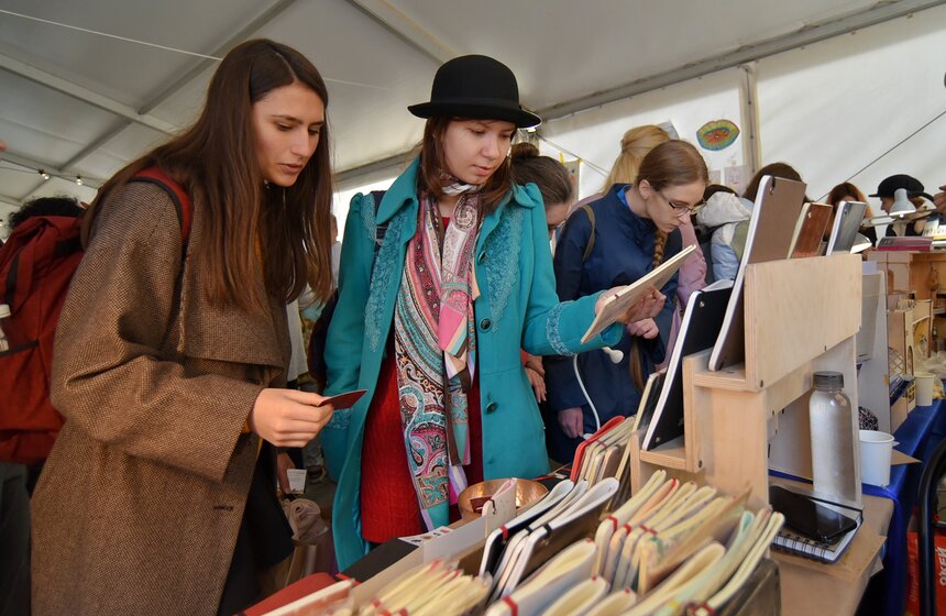 По итогам фестиваля среди участников основной выставки были выбраны двое победителей и спецноминант