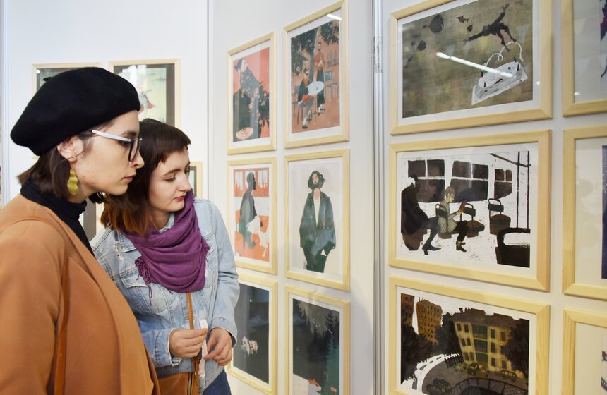 Помимо самой выставки с работами книжных иллюстраторов на мероприятии была открыта образовательная площадка с лекциями по детской психологии, авторскому праву, книгоиздательству, типографике и иллюстрации; работала библиотека, где проводились мастер-классы и мастерские