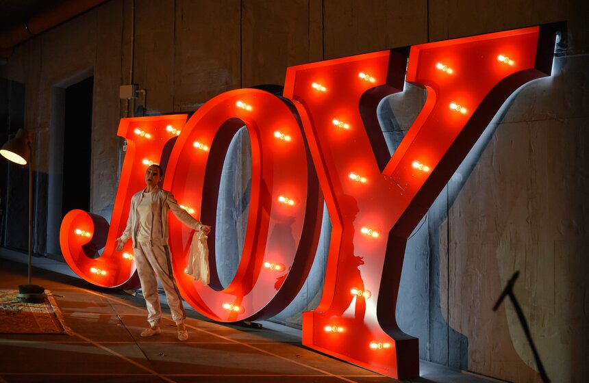 В процессе работы над оперой они увидели в ней не только историю о любви и обмане