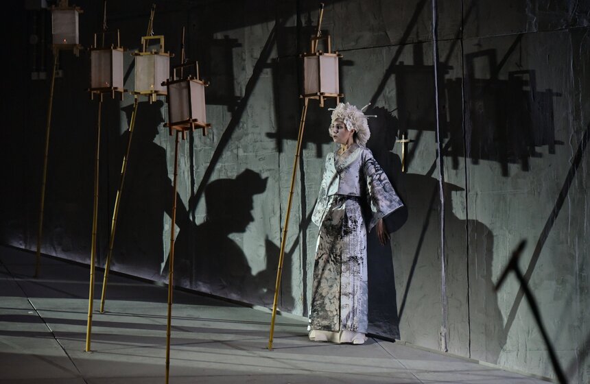 Накануне премьеры, в этой истории четко просматривается культивируемая западным обществом идея потребления