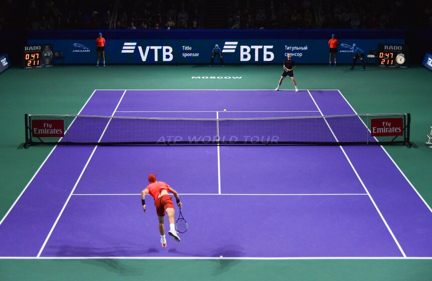 Как результат россиянин при счете 1:1 сделал первый брейк, а в седьмом гейме — еще один. После этого Хачанову оставалось только спокойно подать на сет, что он и сделал — 6:2