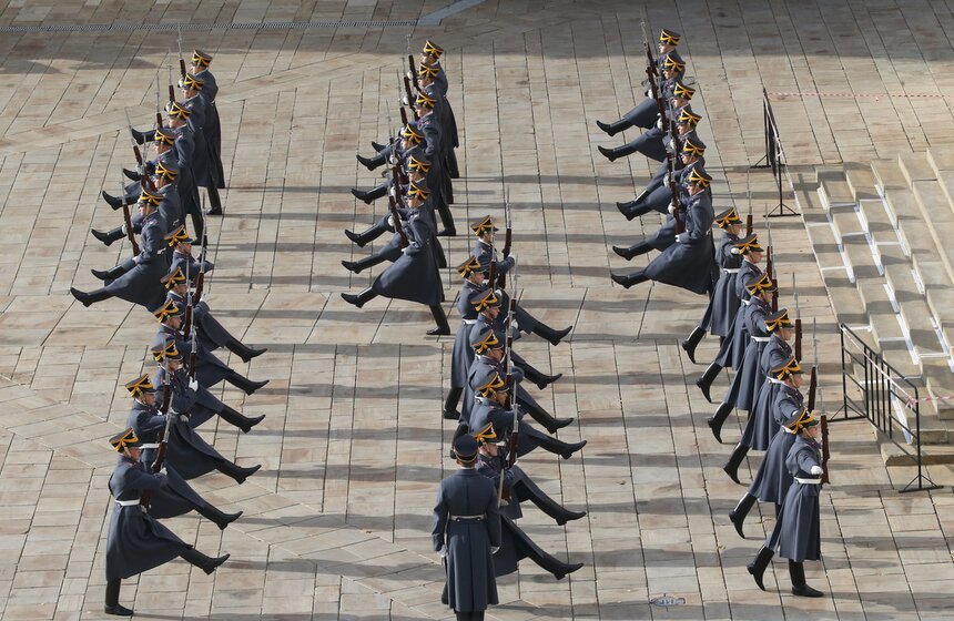 Это Рота специального караула, Кавалерийский почетный эскорт Президентского полка и Президентский оркестр