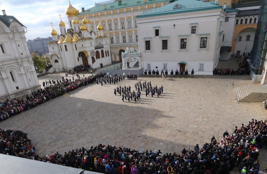 Пеший караул на три четверти состоит из военнослужащих, проходящих военную службу по призыву в Роте специального караула с декабря 2017 года
