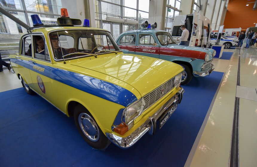 Раритетные полицейские автомобили на выставке "Интерполитех-2018" на ВДНХ
