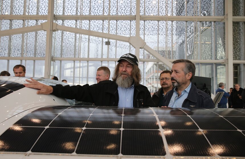 Известный путешественник Федор Конюхов и председатель Совета директоров АО "РОТЕК" Михаил Лифшиц на презентации проекта "Альбатрос"