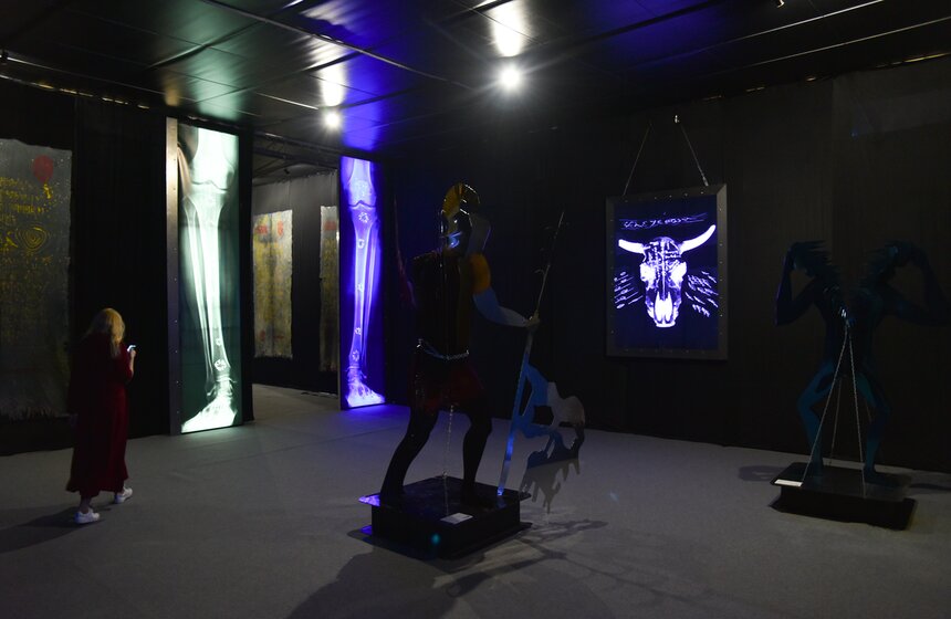 Объекты Василия Клюкина призваны рассказать о добре и зле, пороках и наказаниях