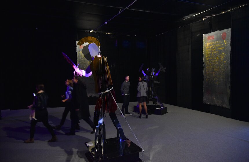 Выставка Василия Клюкина выполнена с применением особой авторской техники "Живые скульптуры", которая заключается в максимальном сохранении подвижности