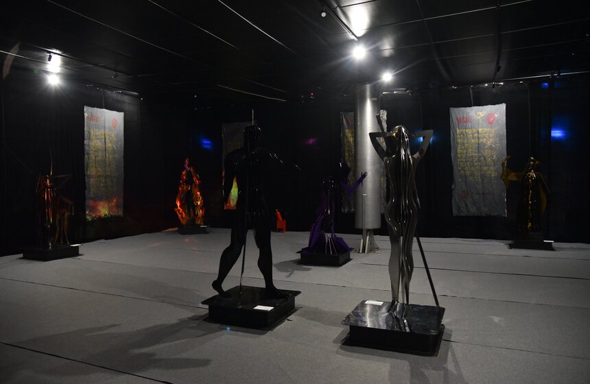 Осмотреть экспозицию можно с бесплатным аудиогидом на русском и английском языках