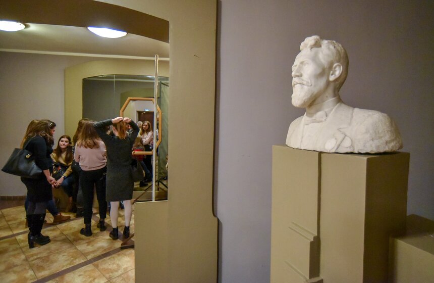 В стенах музея писатель не только создавал свои известные произведения, но и ежедневно принимал пациентов