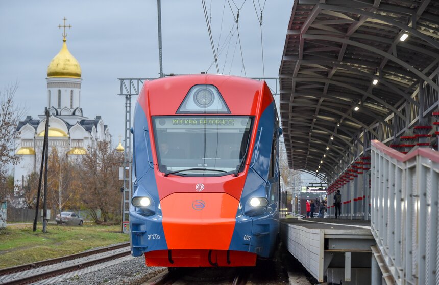 На диаметрах будут действовать стандарты метро и МЦК. Это единый билет, удобная навигация, Wi-Fi, розетки для зарядки телефонов и другие сервисы