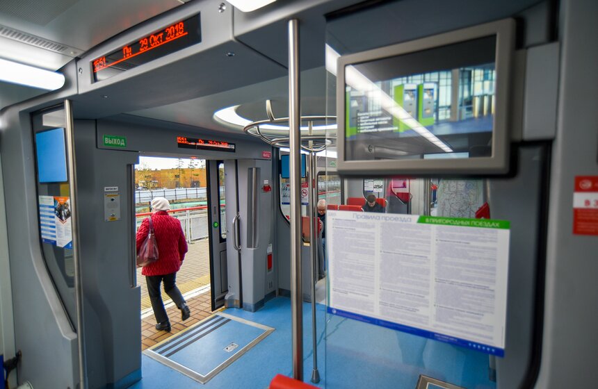 Информационные видеоэкраны расскажут о том, куда едет поезд, где находится сейчас, какая станция следующая, который час и какая температура в салоне