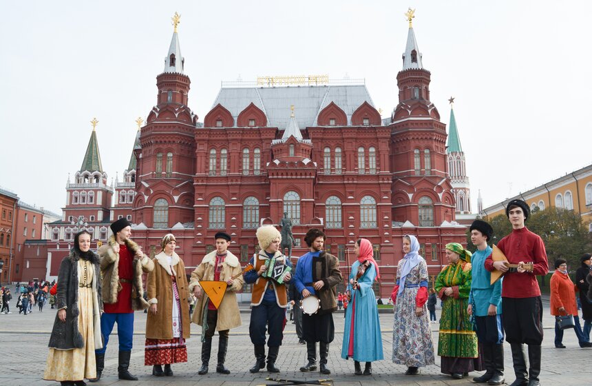 На переходе от Манежной площади к площади Революции прошла репетиция иммерсивного спектакля "Как купец по России странствовал"!