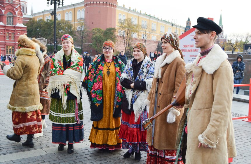Они познакомятся с местными ремеслами, песнями, танцами, костюмами и играми