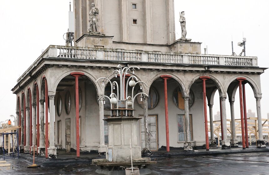 Первые шаги по восстановлению внешнего вида и внутреннего убранства вокзала начались летом этого года