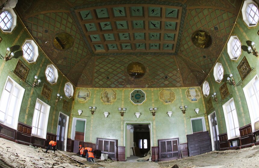 Архитектурный памятник, последние восемь лет простоявший закрытым, начали ремонтировать