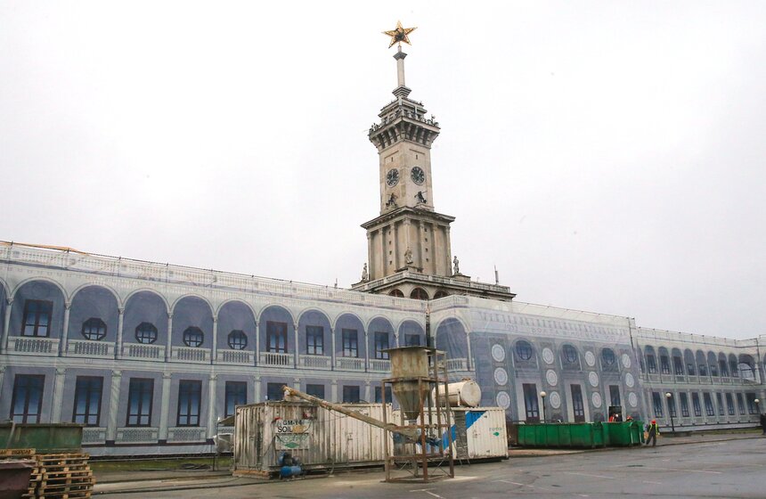 Здание Северного речного вокзала возвели в 1930-е годы по проекту архитекторов Алексея Рухлядева и Владимира Кринского