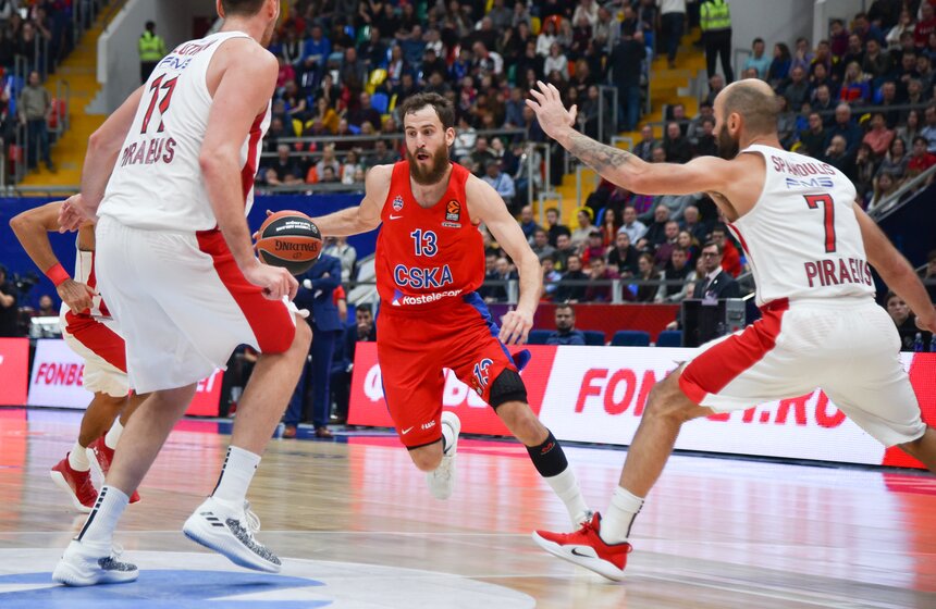 Большую часть встречи "Олимпиакос" делал акцент на обороне собственной трехсекундной зоны